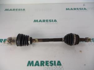 Used Front drive shaft, left Fiat Bravo (182A) 1.6 SX 16V Price € 35,00 Margin scheme offered by Maresia Parts