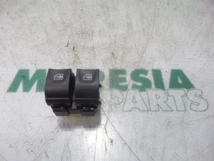 Used Multi-functional window switch Renault Clio IV Estate/Grandtour (7R) 0.9 Energy TCE 90 12V Price € 25,00 Margin scheme offered by Maresia Parts