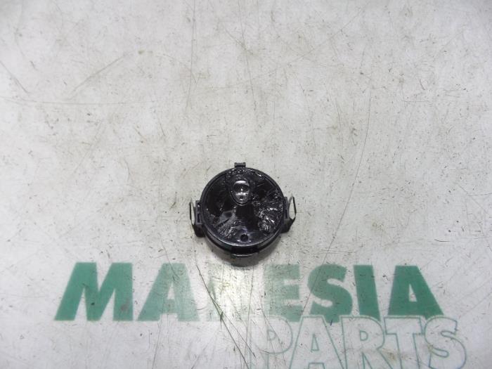 Begagnade Regnsensor Renault Megane II CC (EM) 1.9 dCi 120 Pris € 25,00 Marginaltabell erbjuds av Maresia Parts