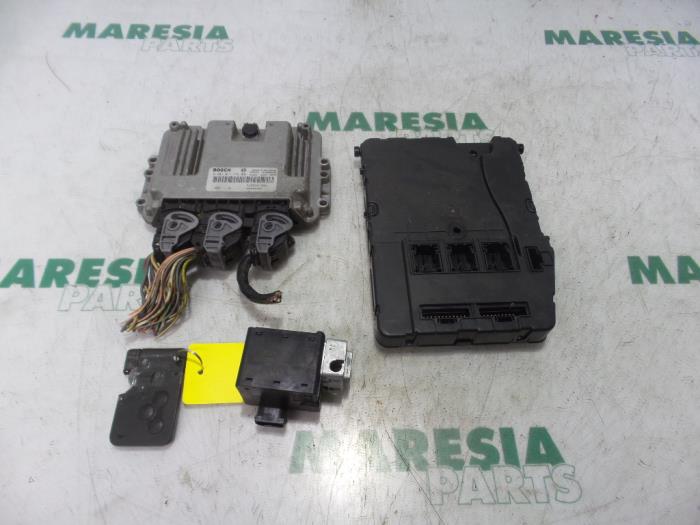 Used Engine management computer Renault Megane II CC (EM) 1.9 dCi 120 Price € 324,99 Margin scheme offered by Maresia Parts