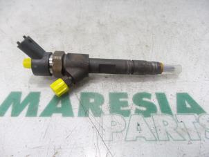 Usagé Injecteur (diesel) Renault Megane II CC (EM) 1.9 dCi 120 Prix € 75,00 Règlement à la marge proposé par Maresia Parts