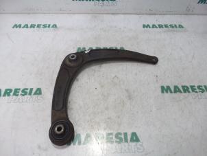 Used Front lower wishbone, right Peugeot 307 SW (3H) 1.6 16V Price € 35,00 Margin scheme offered by Maresia Parts