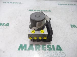 Used ABS pump Renault Megane II CC (EM) 1.9 dCi 120 Price € 75,00 Margin scheme offered by Maresia Parts