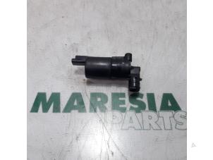 Used Windscreen washer pump Dacia Dokker Express (8S) 1.5 dCi 75 Price € 24,20 Inclusive VAT offered by Maresia Parts
