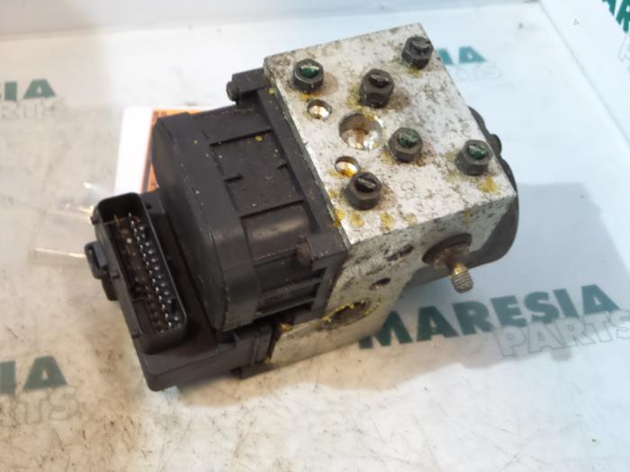 Usagé Bloc ABS Renault Espace (JE) 2.0 16V Prix € 90,00 Règlement à la marge proposé par Maresia Parts