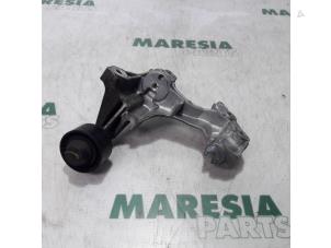Used Support (miscellaneous) Renault Clio IV (5R) 0.9 Energy TCE 90 12V Price € 35,00 Margin scheme offered by Maresia Parts