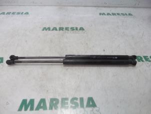 Used Set of tailgate gas struts Renault Clio IV (5R) 0.9 Energy TCE 90 12V Price € 40,00 Margin scheme offered by Maresia Parts