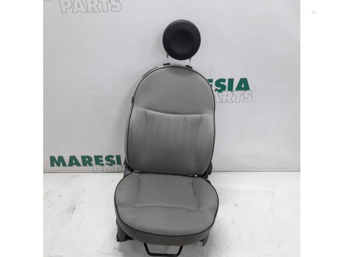 Używane Fotel prawy Fiat 500 (312) 0.9 TwinAir 85 Cena € 157,50 Procedura marży oferowane przez Maresia Parts