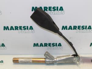Used Seatbelt tensioner, right Renault Espace (JK) 2.0 16V Price € 30,00 Margin scheme offered by Maresia Parts