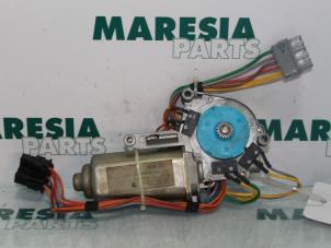 Used Sunroof motor Renault Scénic I (JA) 1.9 dTi Price € 50,00 Margin scheme offered by Maresia Parts