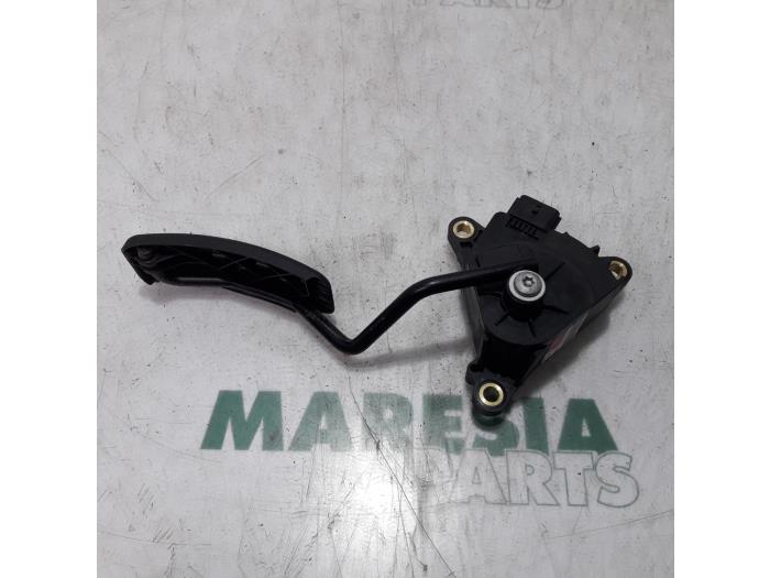 Begagnade Gaspedalsensor Renault Kangoo Express (FW) 1.5 dCi 90 FAP Pris € 60,50 Inklusive moms erbjuds av Maresia Parts