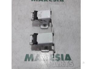 Used Rear door hinge, left Renault Kangoo Express (FW) 1.5 dCi 90 FAP Price € 36,30 Inclusive VAT offered by Maresia Parts