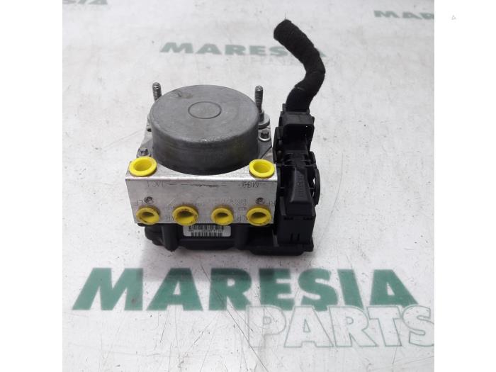 Used ABS pump Fiat Bravo (198A) 1.4 16V Price € 105,00 Margin scheme offered by Maresia Parts