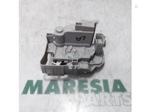 Used Rear door lock mechanism 4-door, left Fiat Bravo (198A) 1.4 16V Price € 30,00 Margin scheme offered by Maresia Parts