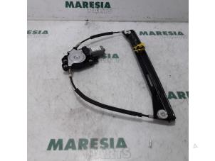 Używane Mechanizm szyby lewej przedniej wersja 4-drzwiowa Fiat Panda (169) 1.2 Fire Cena € 35,00 Procedura marży oferowane przez Maresia Parts