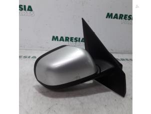 Used Wing mirror, right Dacia Lodgy (JS) 1.2 TCE 16V Price € 105,00 Margin scheme offered by Maresia Parts