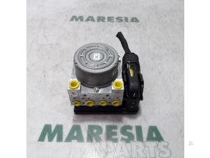 Usados Bomba ABS Dacia Lodgy (JS) 1.2 TCE 16V Precio € 178,50 Norma de margen ofrecido por Maresia Parts