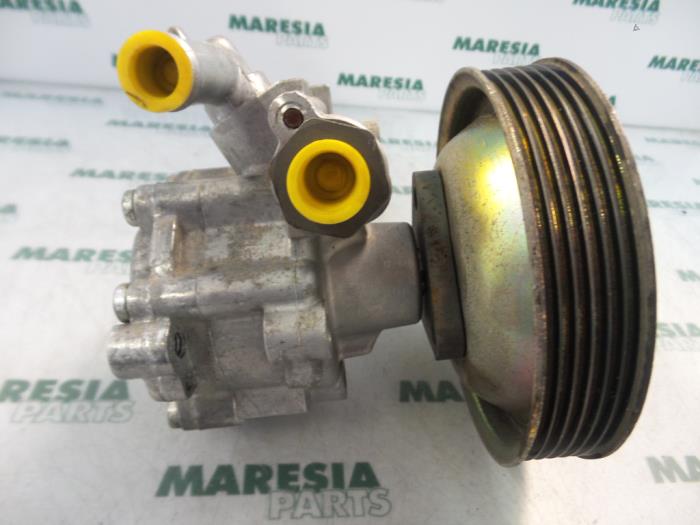 Usagé Pompe de direction Alfa Romeo 147 (937) 1.6 Twin Spark 16V Prix € 50,00 Règlement à la marge proposé par Maresia Parts