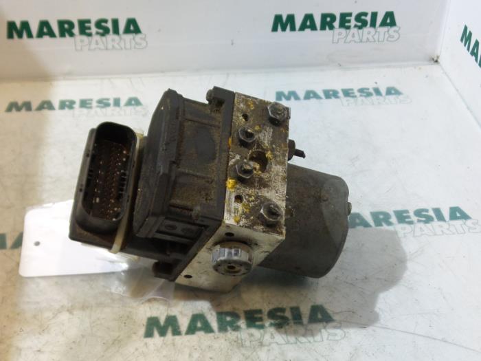 Used ABS pump Alfa Romeo 147 (937) 1.6 Twin Spark 16V Price € 49,95 Margin scheme offered by Maresia Parts