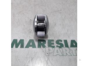 Używane Przelacznik Alfa Romeo MiTo (955) 1.3 JTDm 16V Cena € 50,00 Procedura marży oferowane przez Maresia Parts