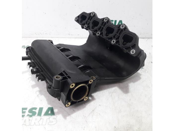 Intake manifold from a Renault Clio III (BR/CR) 1.2 16V 75 2006