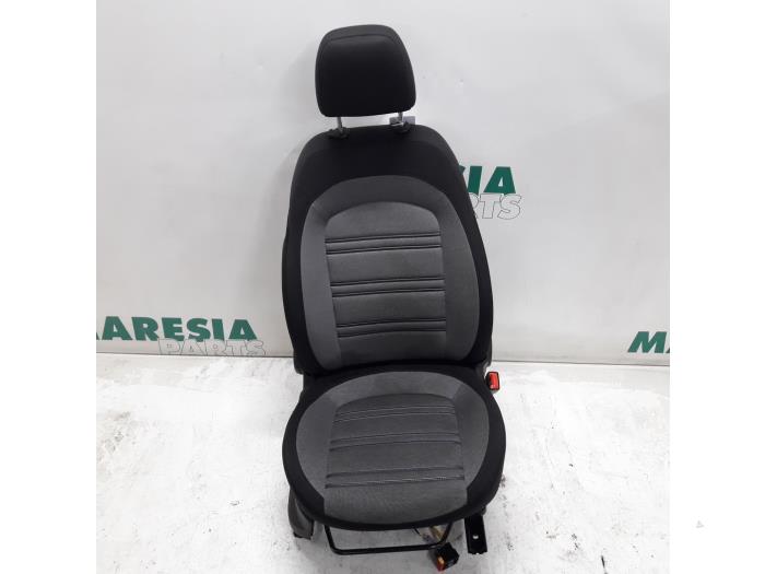 Używane Fotel prawy Fiat Punto Evo (199) 1.3 JTD Multijet 85 16V Euro 5 Cena € 85,00 Procedura marży oferowane przez Maresia Parts