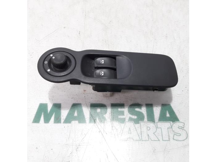 Usados Interruptor combinado de ventanillas Renault Modus/Grand Modus (JP) 1.4 16V Precio € 25,00 Norma de margen ofrecido por Maresia Parts