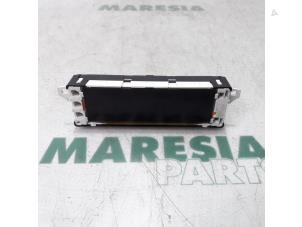 Używane Wyswietlacz wewnetrzny Peugeot 308 (4A/C) 1.6 VTI 16V Cena € 30,00 Procedura marży oferowane przez Maresia Parts