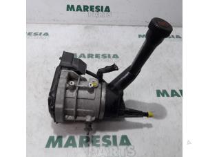 Used Power steering pump Peugeot 308 (4A/C) 1.6 VTI 16V Price € 74,95 Margin scheme offered by Maresia Parts