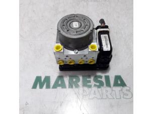 Używane Pompa ABS Citroen C4 Cactus (0B/0P) 1.6 Blue Hdi 100 Cena € 236,25 Procedura marży oferowane przez Maresia Parts