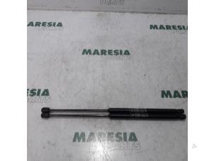 Used Set of tailgate gas struts Fiat Stilo (192A/B) 1.4 16V Price € 20,00 Margin scheme offered by Maresia Parts
