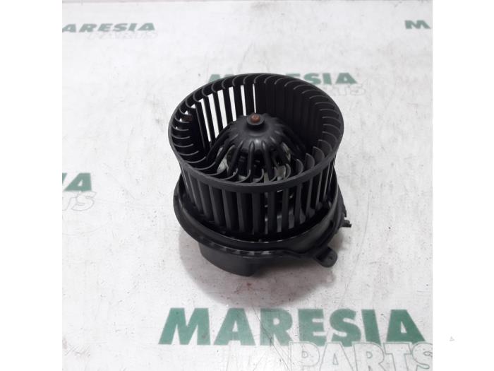 Heating and ventilation fan motor from a Citroën C3 Pluriel (HB) 1.4 2005