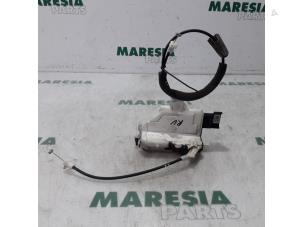 Used Front door lock mechanism 4-door, right Peugeot 5008 I (0A/0E) 1.6 HDiF 16V Price € 19,90 Margin scheme offered by Maresia Parts