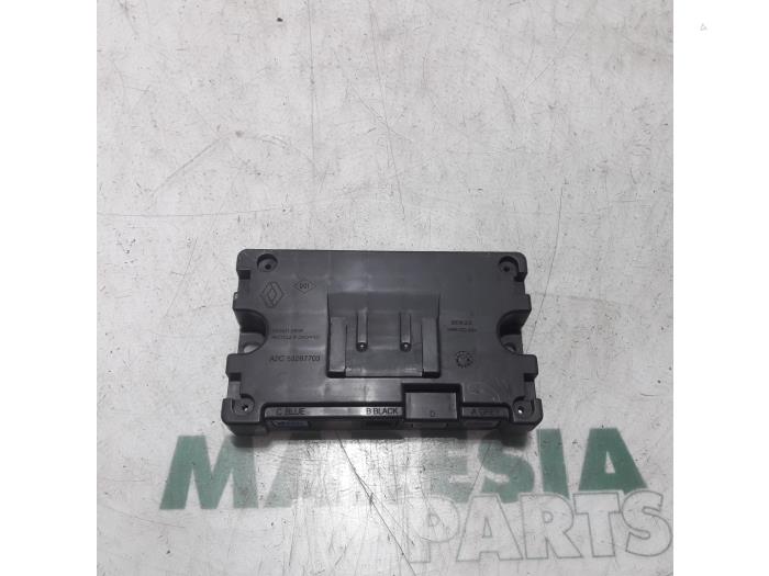 Usagé Ordinateur divers Renault Megane III Berline (BZ) 2.0 16V TCe 180 Prix € 34,99 Règlement à la marge proposé par Maresia Parts