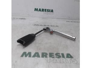 Used Seatbelt tensioner, right Renault Megane III Berline (BZ) 2.0 16V TCe 180 Price € 30,00 Margin scheme offered by Maresia Parts