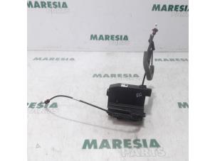 Używane Mechanizm blokady drzwi prawych tylnych wersja 4-drzwiowa Citroen C4 Picasso (3D/3E) 1.6 e-HDi 115 Cena € 50,00 Procedura marży oferowane przez Maresia Parts