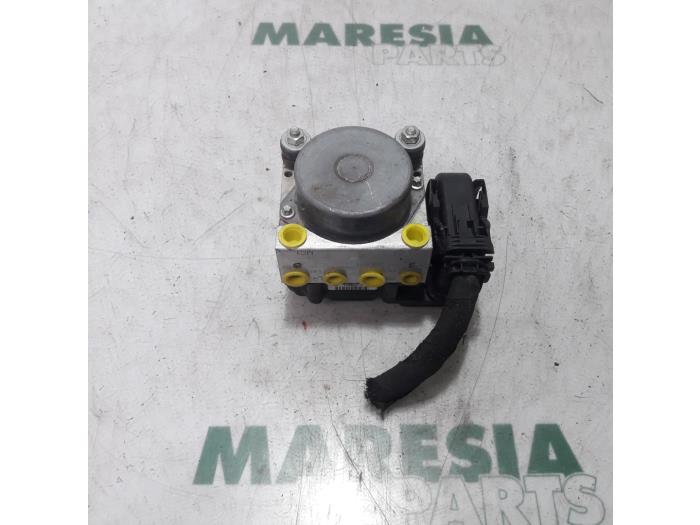 Begagnade ABS-pump Fiat Punto III (199) 0.9 TwinAir Turbo 100 Pris € 75,00 Marginaltabell erbjuds av Maresia Parts