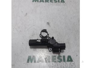 Used Thermostat housing Renault Scénic II (JM) 1.5 dCi 105 Price € 50,00 Margin scheme offered by Maresia Parts