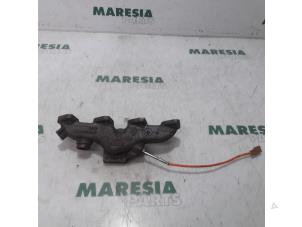 Used Exhaust manifold Renault Scénic II (JM) 1.5 dCi 105 Price € 105,00 Margin scheme offered by Maresia Parts