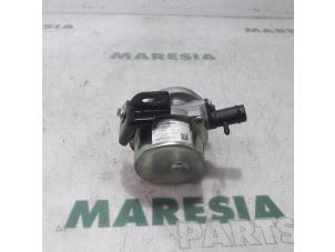 Usagé Pompe à vide (diesel) Renault Scénic II (JM) 1.5 dCi 105 Prix € 30,00 Règlement à la marge proposé par Maresia Parts