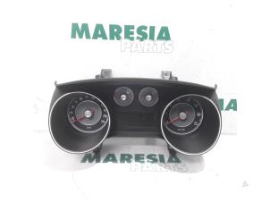 Używane Tablica rozdzielcza Fiat Punto III (199) 1.3 JTD Multijet 85 16V Cena € 75,00 Procedura marży oferowane przez Maresia Parts