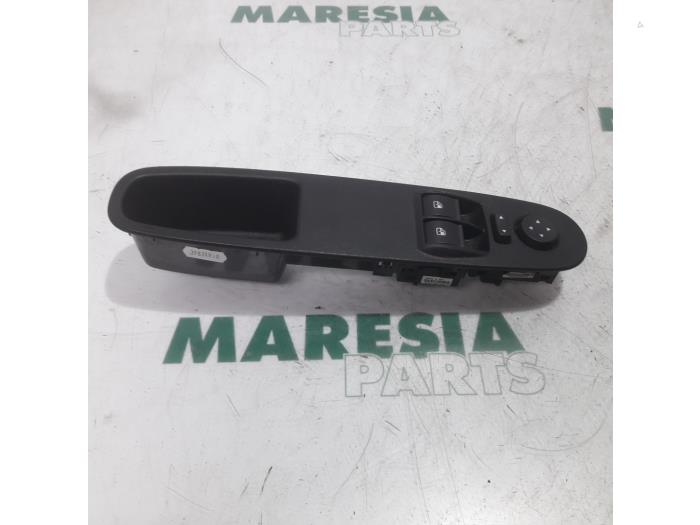 Usados Interruptor combinado de ventanillas Fiat Punto III (199) 1.3 JTD Multijet 85 16V Precio € 35,00 Norma de margen ofrecido por Maresia Parts
