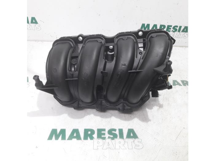 Używane Kolektor dolotowy Peugeot 207/207+ (WA/WC/WM) 1.4 16V VTi Cena € 49,99 Procedura marży oferowane przez Maresia Parts