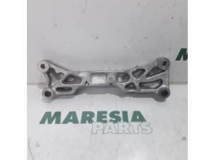 Engine mount from a Peugeot 207/207+ (WA/WC/WM) 1.4 16V VTi 2011