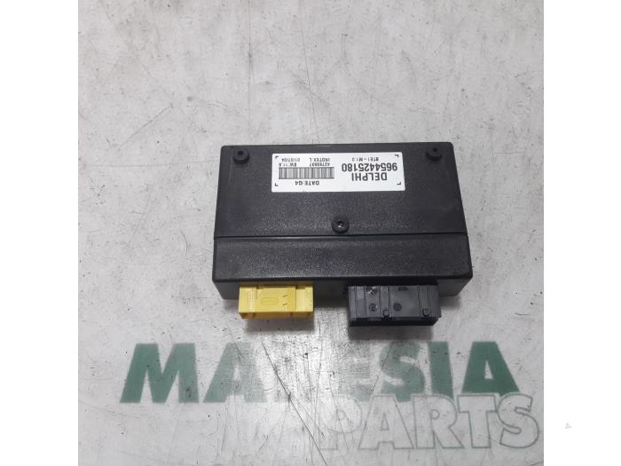 Used Convertible computer Peugeot 307 CC (3B) 2.0 16V Price € 105,00 Margin scheme offered by Maresia Parts
