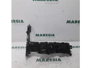 Used Rocker cover Peugeot 3008 I (0U/HU) 1.6 HDiF 16V Price € 35,00 Margin scheme offered by Maresia Parts