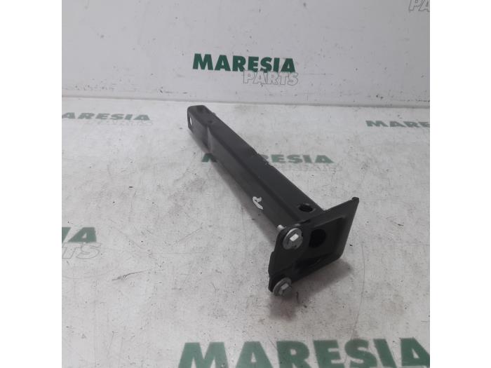 Usados Subchasis Peugeot 207 SW (WE/WU) 1.4 16V Vti Precio € 20,00 Norma de margen ofrecido por Maresia Parts