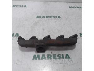 Used Exhaust manifold Peugeot 3008 I (0U/HU) 1.6 HDiF 16V Price € 24,95 Margin scheme offered by Maresia Parts