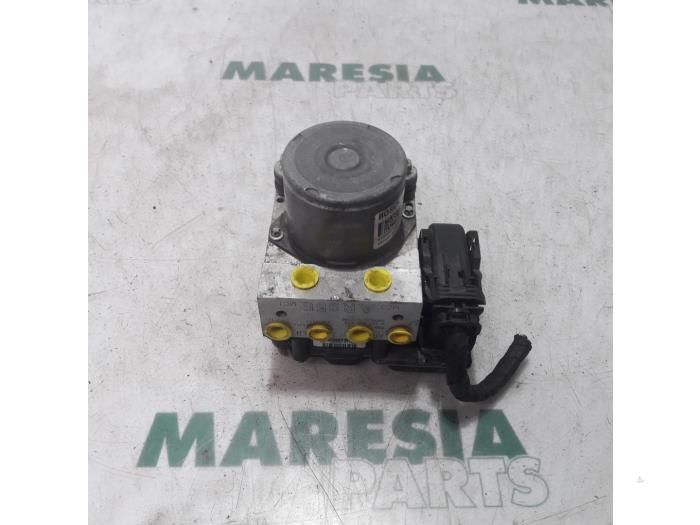 Używane Pompa ABS Alfa Romeo MiTo (955) 1.4 TB 16V Cena € 147,00 Procedura marży oferowane przez Maresia Parts