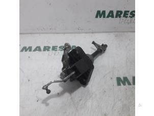 Used Gearbox mechanism Renault Clio III (BR/CR) 1.2 16V TCe 100 Price € 25,00 Margin scheme offered by Maresia Parts